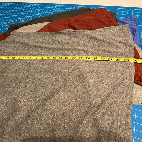 Set of 5 Sleeveless Workout Shirts - Picture 5 of 8